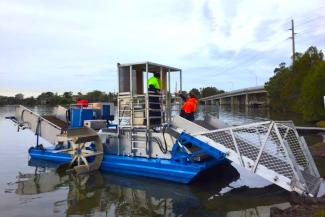 Aquatic wrack and algae collector used in deeper waters