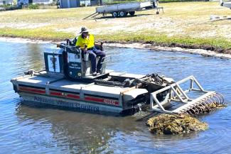 Amphibious wrack collector for use in shallow waters